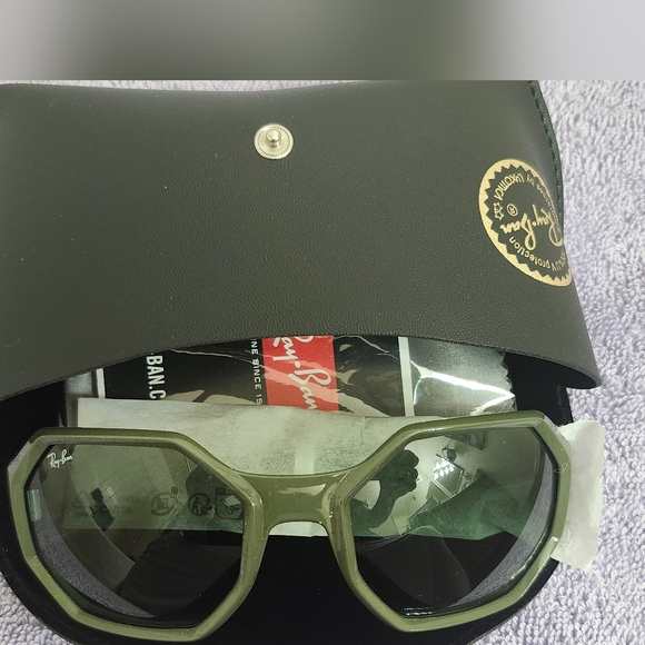 Ray-Ban RB433759 square sunglasses in polished military green. 59mm - Picture 3 of 4